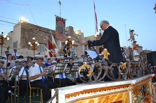 DSC_0104 Mro Joseph Galea LCM directing the Band