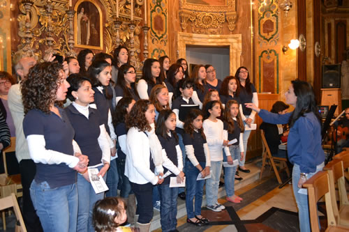 DSC_0204 Choir singing the Sanctus