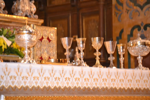 DSC_0057Chalices and Ciboriums with hosts