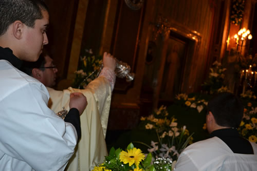 DSC_0198 Archpriest incensing the Holy Eucharist