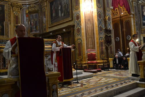 DSC_0095 Reading the Passion of Christ