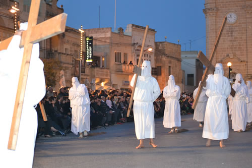 DSC_0342 carrying crosses in penitance