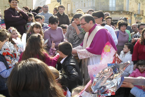 36 Distributing Easter Buns to children