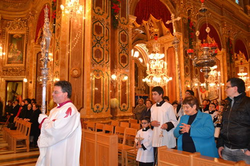 DSC_0032 InLeading the procession to high Altar