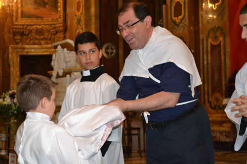 DSC_0028 Presenting Mass vests to Archpriest