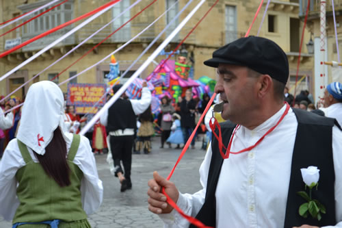 48 Rewinding the basket of the ribbons