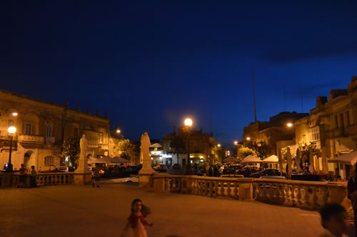 DSC_0268 Victory Square at dusk