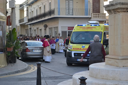 DSC_0240 Clergy gives way for ambulance to cross