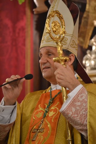 DSC_0256 Bishop delivering the homily