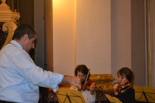 DSC_0227 Mro Debono directing orchestra and choir