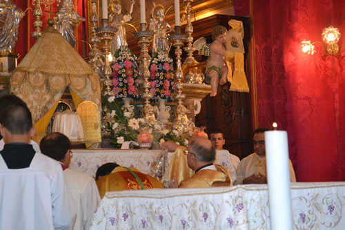 DSC_0270 Opening the Tabernacle