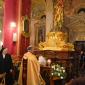 DSC_0374 Placing bouquet of flowers at foot of image of St Joseph