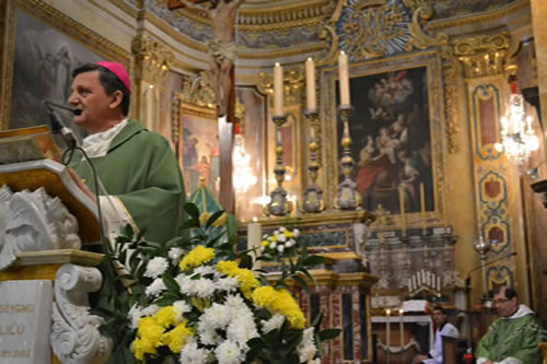 DSC_0043 Bishop delivering the homily