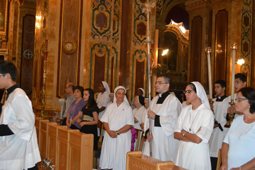 DSC_0012 Procession to High Altar