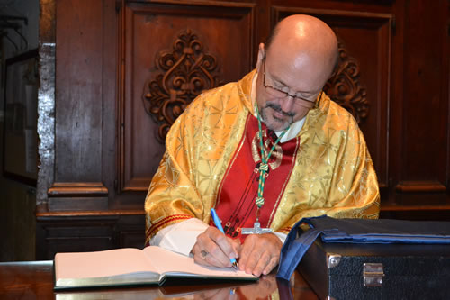 DSC_0448 Signing Visitors' Book