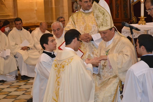 DSC_0126 Bishop anointing Fr danile's hands with chrism