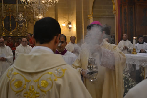 DSC_0181 Bishop incensing Fr Daniel