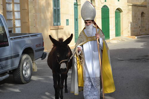 DSC_0210 St Nicholas on his way to the Church