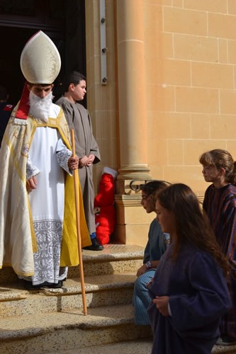 DSC_0225 The Bishop meets people