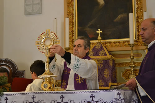 DSC_0191 Exposition of the Holy Eucharist