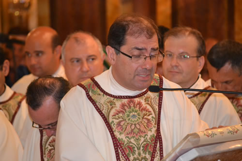 DSC_0285 Archpriest reading the Pope's message of  blessings