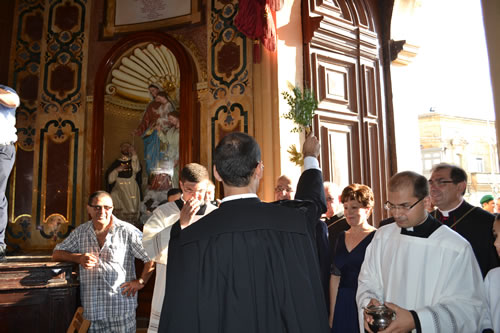 DSC_0040 Sprinkling Holy Water on his parents