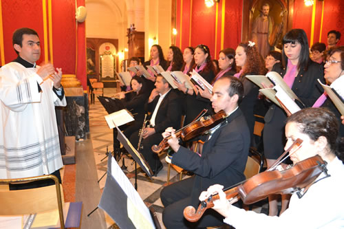 DSC_0060 Fr Michael Curmi (Xaghra) directing the San Lawrenz choir