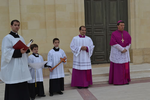 DSC_0025 H L Bishop Grech awaits