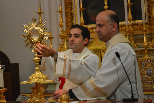 DSC_0100 Exposition of the Blessed Sacrament