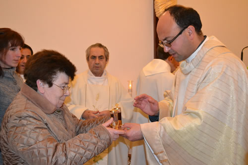 DSC_0047 Jonathan's paternal grandmother presents the offerings