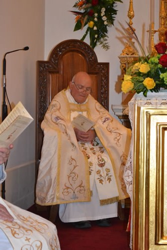 DSC_0005 Mgr A Refalo leading Vespers