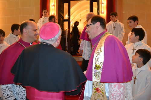 DSC_0010 Archpriest Mgr Carmelo Refalo welcomes the Apostolic Nuncio