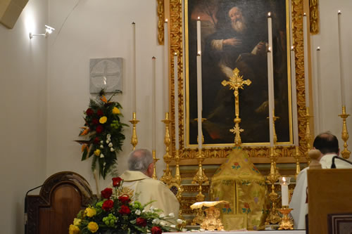 DSC_0152 During singing of the Hymn to St Anthony