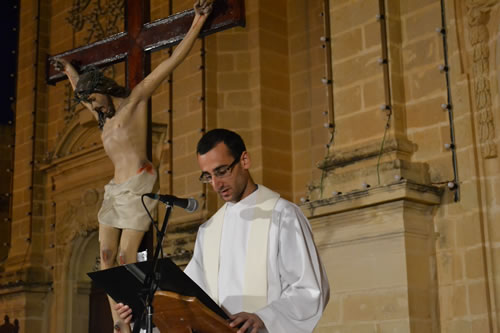 DSC_0022 Fr Daniel Sultana reading from the Bible