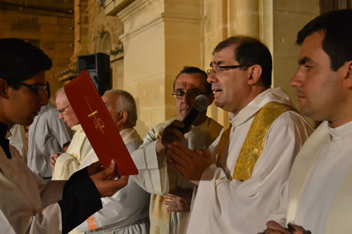 DSC_0017 Mgr Archpriest with opening message