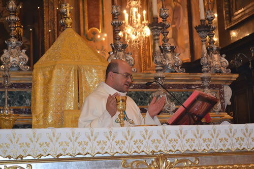 DSC_0002 Fr George Buttigieg OFM Conv. celebrating Mass