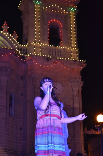 DSC_0066 Praising Our Lady in song