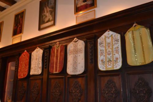 DSC_0363 Antique chasubles in  sacristy