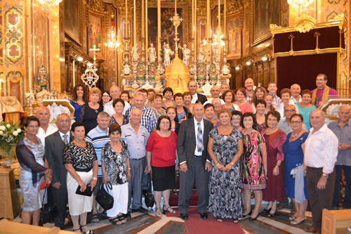 DSC_0210 With Archpriest in front of the High Altar