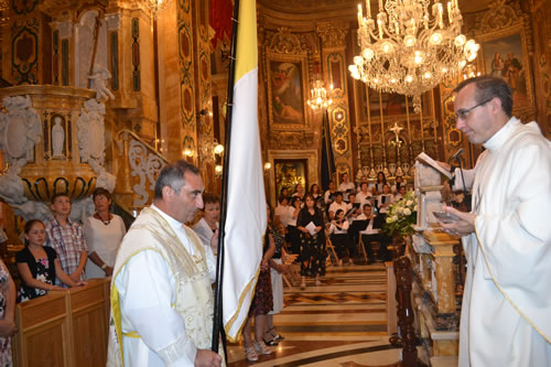 DSC_0112 Papal colours