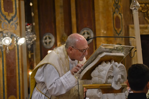 DSC_0071 Kissing the Bible at end of Gospel