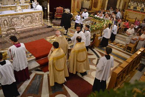 DSC_0115 Marian ceremony