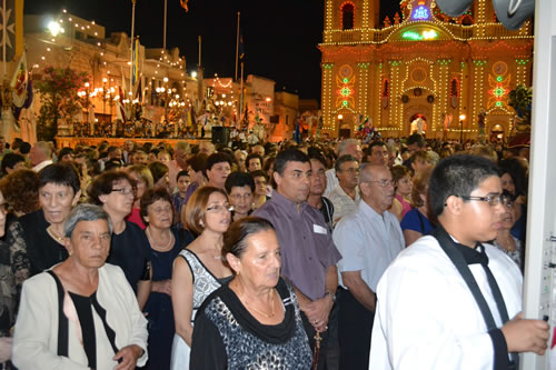 DSC_0119 Faithful reciting the Rosary