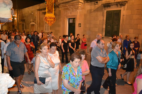 DSC_0140 Faithful reciting the Rosary