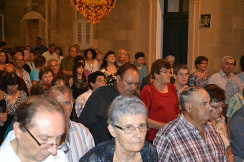 DSC_0133 Faithful reciting the Rosary