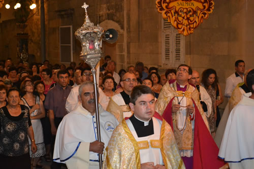 DSC_0129 Faithful reciting the Rosary