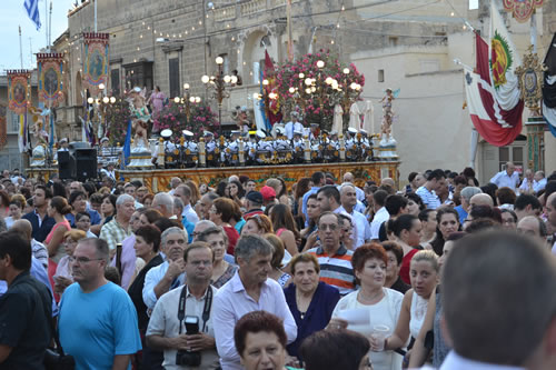 DSC_0031 The crowd in Pjazza Il-Vitorja