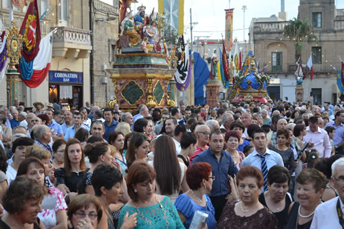 DSC_0032 The crowd in Pjazza Il-Vitorja