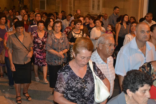 DSC_0135 Faithful reciting the Rosary