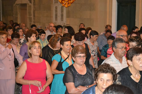 DSC_0132 Faithful reciting the Rosary